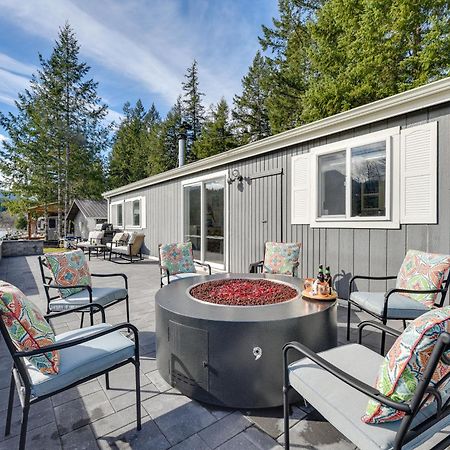 Riverfront Home With Deck, Near Mount Rainier! Пакууд Екстериор снимка