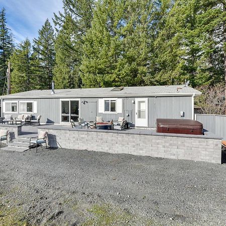 Riverfront Home With Deck, Near Mount Rainier! Пакууд Екстериор снимка