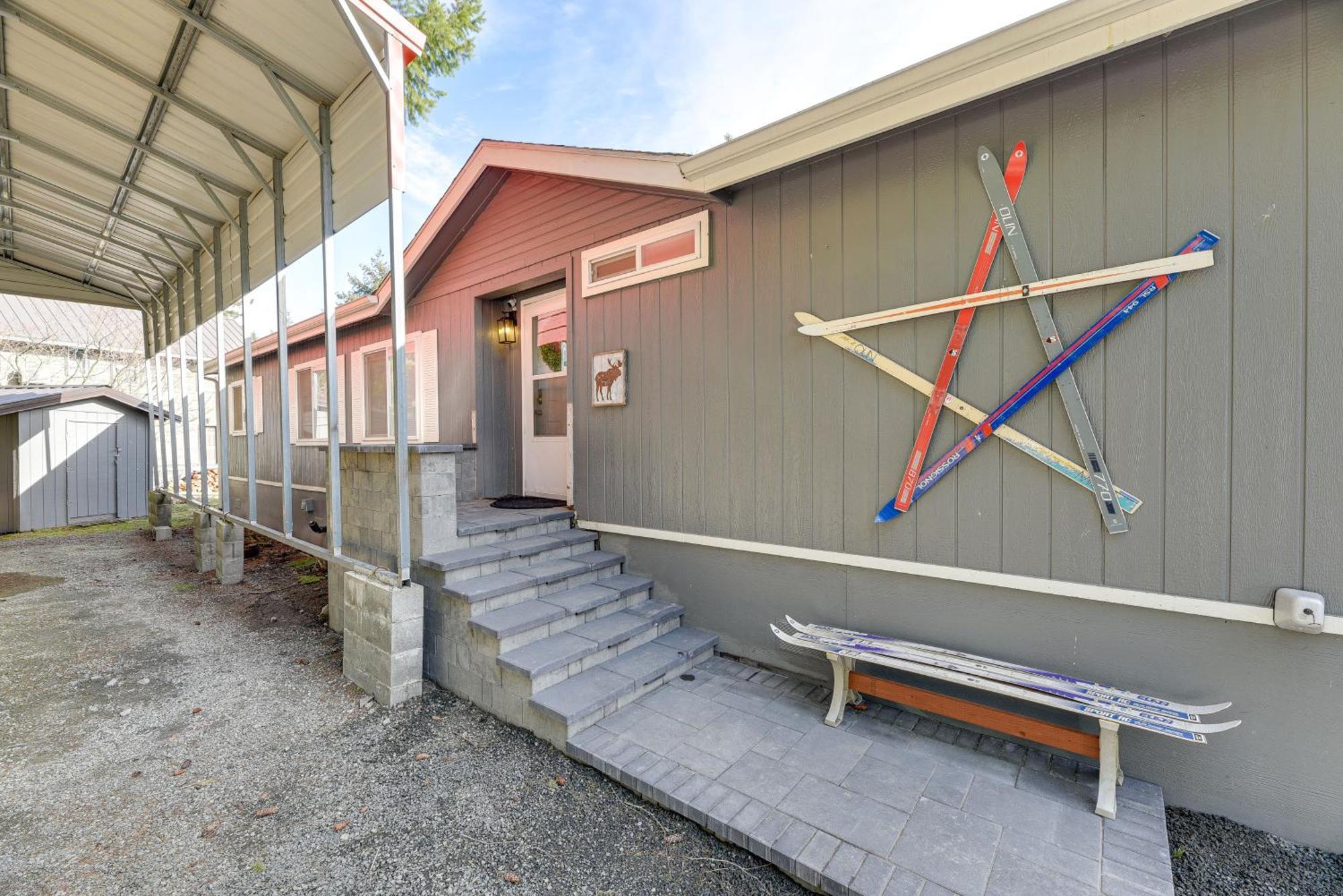 Riverfront Home With Deck, Near Mount Rainier! Пакууд Екстериор снимка